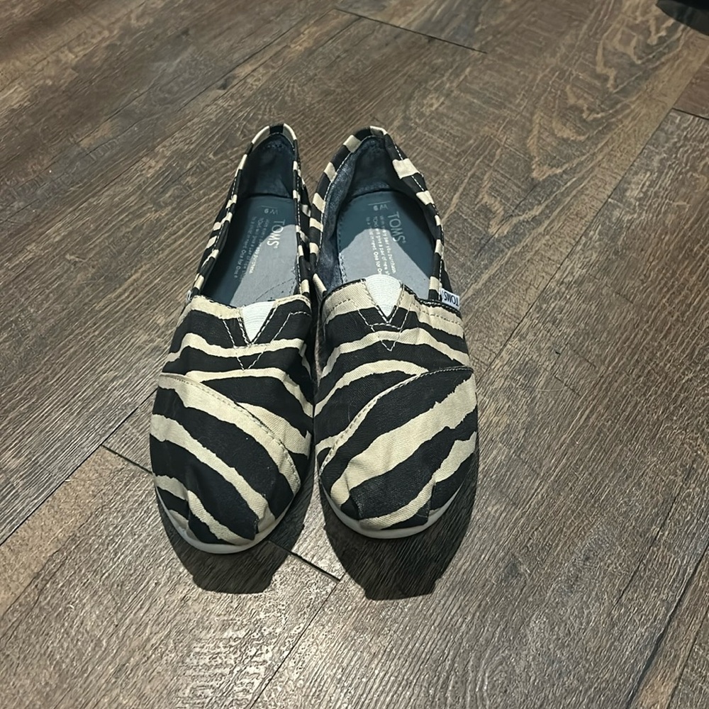 TOMS Women Black & Tan Zebra Print LightWeight Flat Slip‎ On Shoes Size 9 W